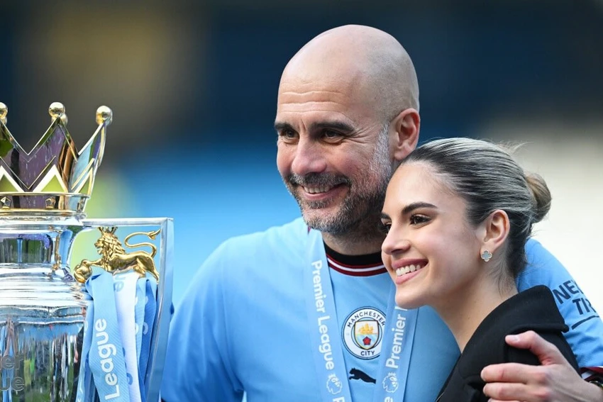 HLV Pep Guardiola lập kỳ tích với cú ăn ba mùa bóng 2022-2023 cho Man xanh. Ảnh: GETTY.