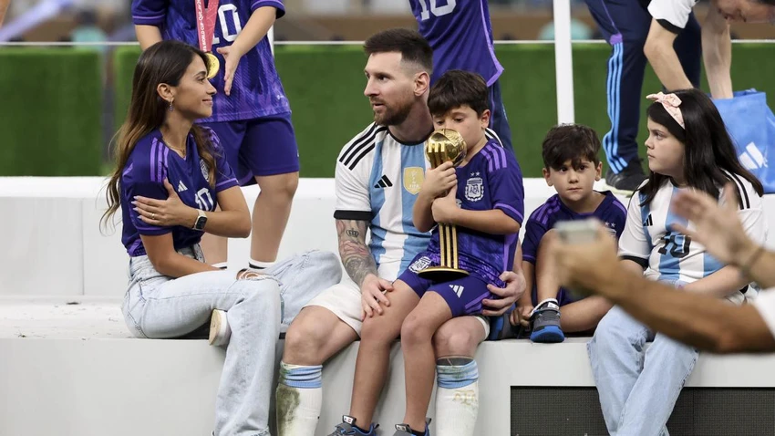 Antonela cùng các con luôn theo sát cổ vũ chân sút Argentina. Ảnh: GETTY. Antonela cùng các con luôn theo sát cổ vũ chân sút Argentina. Ảnh: GETTY.