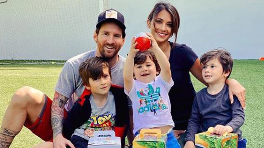 Messi luôn tận dụng tối đa thời gian rảnh rỗi hiếm hoi của mình bên vợ con. Ảnh: GETTY. Messi luôn tận dụng tối đa thời gian rảnh rỗi hiếm hoi của mình bên vợ con. Ảnh: GETTY.