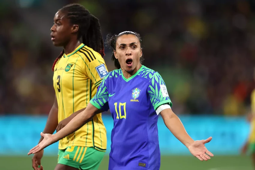 Marta đã chơi rất nỗ lực nhưng vẫn không thể cùng tuyển nữ Brazil khuất phục Jamaica khiến bị loại sớm từ vòng bảng. Ảnh: GETTY. Marta đã chơi rất nỗ lực nhưng vẫn không thể cùng tuyển nữ Brazil khuất phục Jamaica khiến bị loại sớm từ vòng bảng. Ảnh: GETTY.