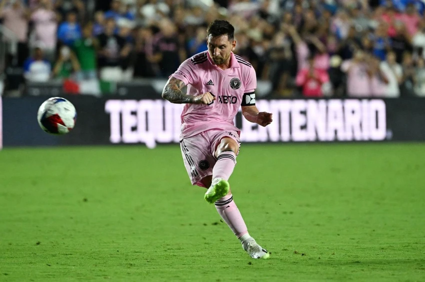 Messi mới đá bốn trận cho Inter Miami đã ghi đến 7 bàn thắng và 1 kiến tạo, chưa kể anh còn nhường một quả phạt đền cho đồng đội. Ảnh: GETTY. Messi mới đá bốn trận cho Inter Miami đã ghi đến 7 bàn thắng và 1 kiến tạo, chưa kể anh còn nhường một quả phạt đền cho đồng đội. Ảnh: GETTY.