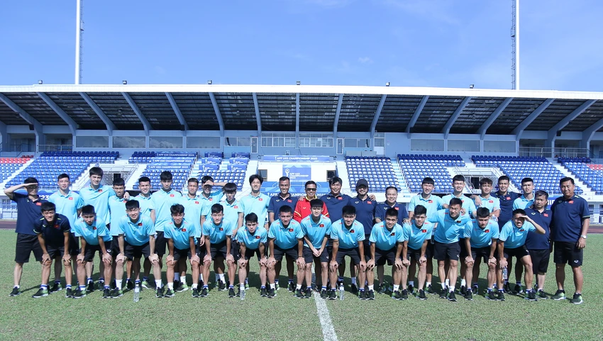 U-23 Việt Nam loại ba cầu thủ và tham quan sân đấu chính thức Rayong. Ảnh: VFF. U-23 Việt Nam loại ba cầu thủ và tham quan sân đấu chính thức Rayong. Ảnh: VFF.