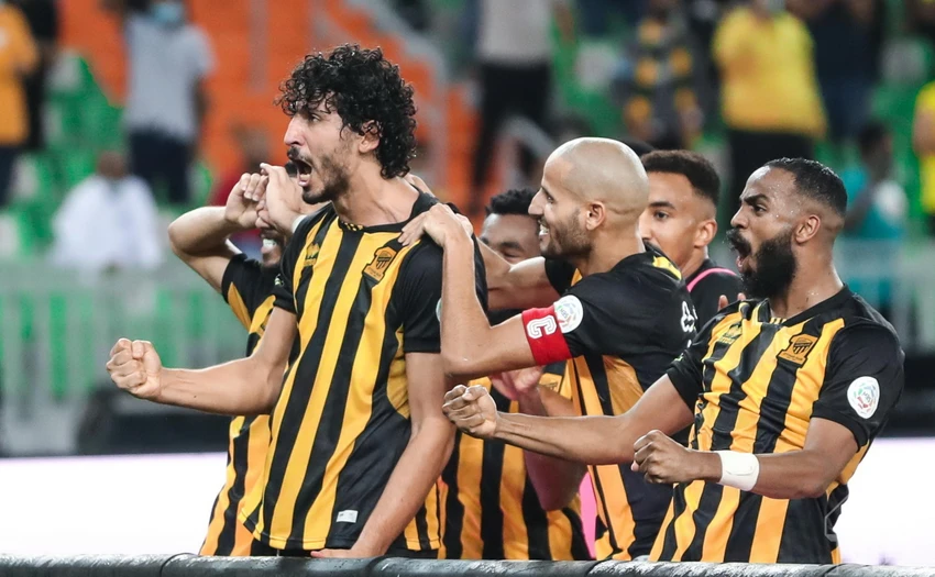 Hậu vệ Ahmed Hegazi đang bị chấn thương vẫn đòi CLB trả đủ tiền anh mới ra đi. Ảnh: GETTY. Hậu vệ Ahmed Hegazi đang bị chấn thương vẫn đòi CLB trả đủ tiền anh mới ra đi. Ảnh: GETTY.
