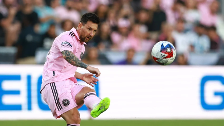 Messi có đường chuyền như đặt cho Campana gỡ hòa phút 90+7. Ảnh: GETTY. Messi có đường chuyền như đặt cho Campana gỡ hòa phút 90+7. Ảnh: GETTY.