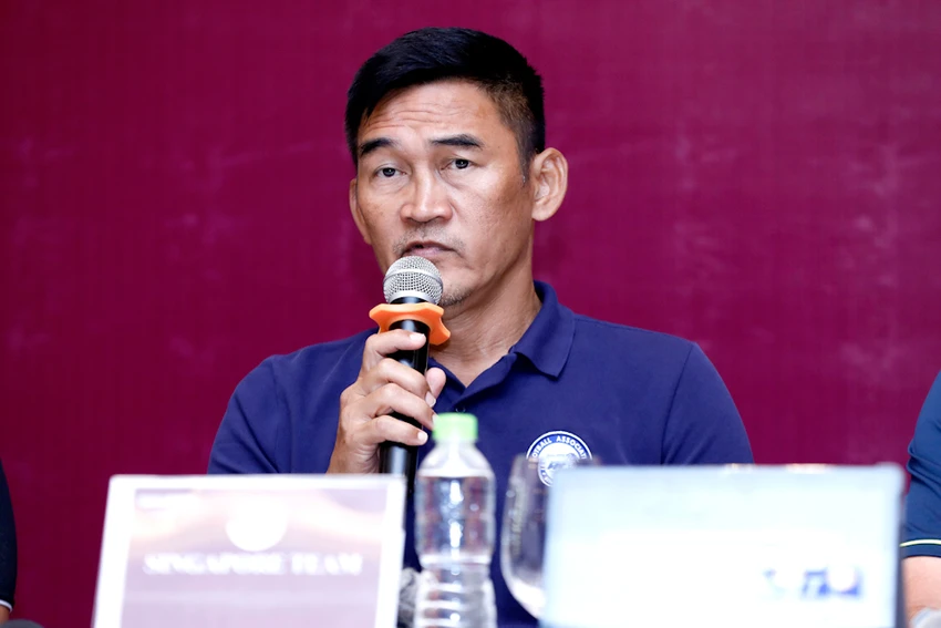 HLV Nazri Nasir sẽ cho U-23 Singapore chơi linh hoạt theo nhiều đấu pháp khác nhau, tùy theo từng đối thủ. Ảnh: VFF. HLV Nazri Nasir sẽ cho U-23 Singapore chơi linh hoạt theo nhiều đấu pháp khác nhau, tùy theo từng đối thủ. Ảnh: VFF.