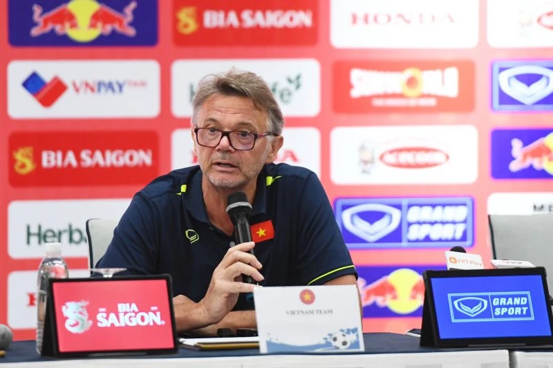 Ông thầy người Pháp tiếp tục thử nghiệm đội hình tuyển Việt Nam trong dịp FIFA Days. Ảnh: ANH THỊNH. Ông thầy người Pháp tiếp tục thử nghiệm đội hình tuyển Việt Nam trong dịp FIFA Days. Ảnh: ANH THỊNH.