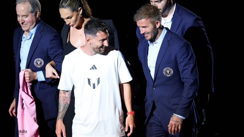 Messi-beckham.png