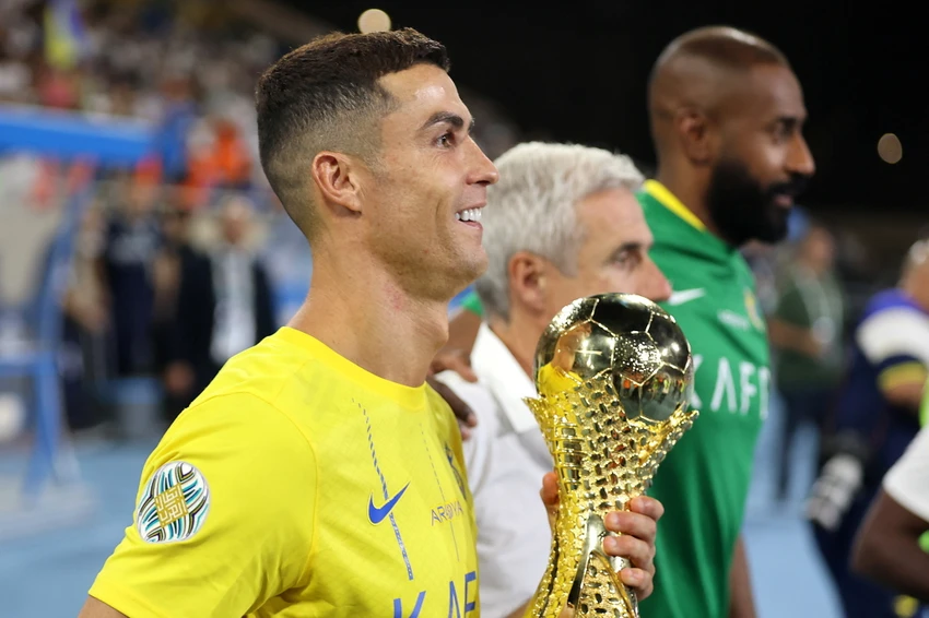 Ronaldo-gary-neville-saudi.jpg