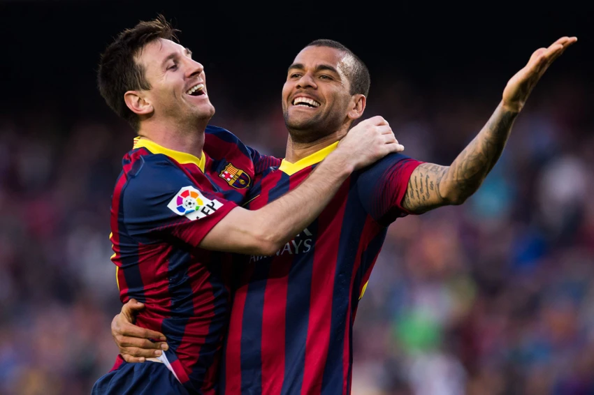 bieu-tuong-cua-barca-dani-alves-co-the-ngoi-tu-9-nam-vi-tan-cong-tinh-duc (1).jpg