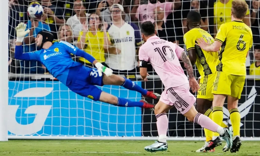 messi-chap-nhan-da-giai-dau-cap-thap (2).jpg