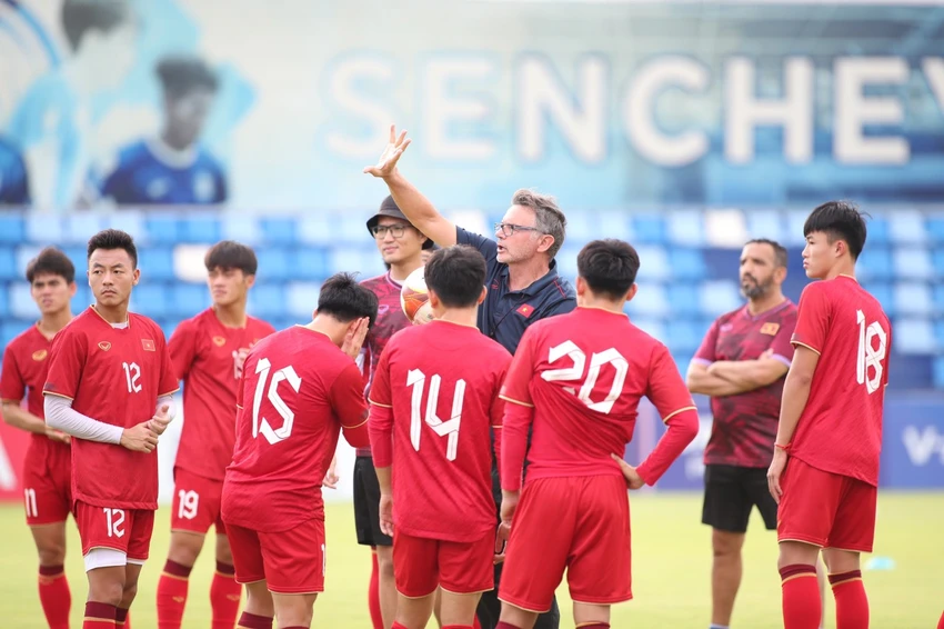 chinh-thuc-hlv-troussier-cong-bo-danh-sach-34-tuyen-thu-viet-nam-3-1673.jpg