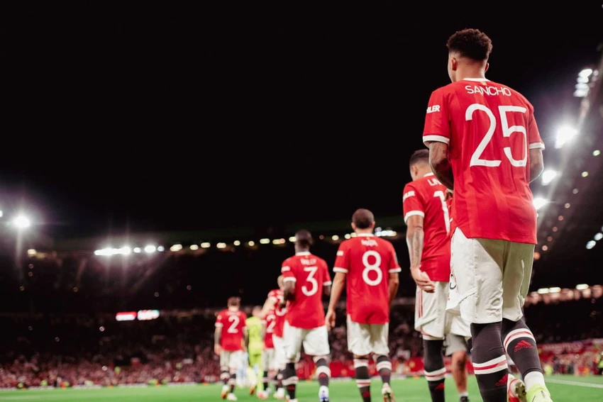 man-united-tu-hao-ve-ky-luc-dang-kinh-ngac-trong-ngay-tang-qua-4-8178.jpg
