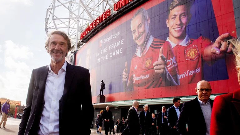 2-ti-bang-va-ke-hoach-gay-chan-dong-cua-man-united-2-904.jpg