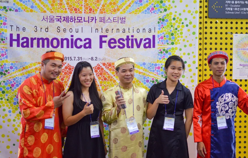 nghe-tieng-ken-harmonica-giua-dai-ngan-ban-me-1-1203.jpg