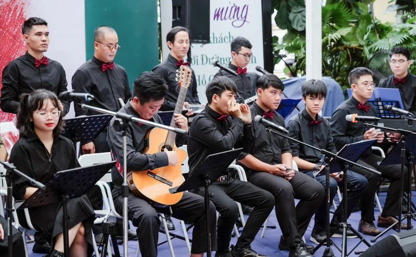 nghe-tieng-ken-harmonica-giua-dai-ngan-ban-me-14-4214.jpg