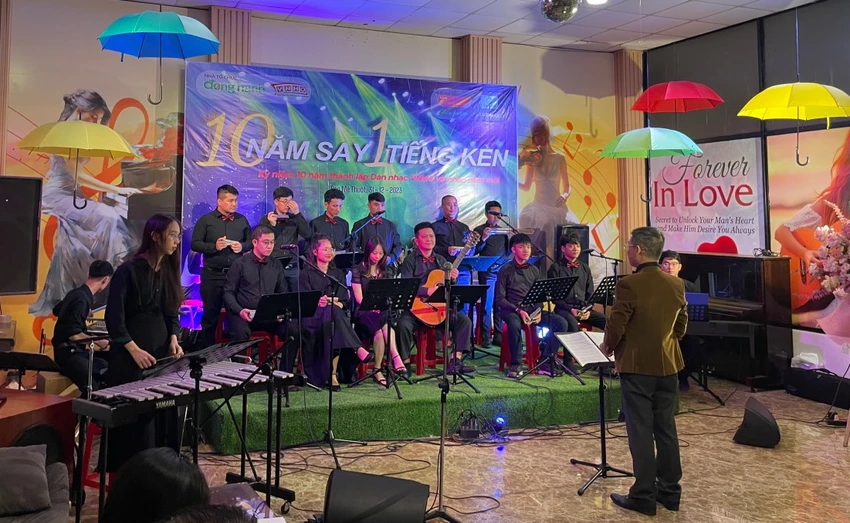 nghe-tieng-ken-harmonica-giua-dai-ngan-ban-me-2-1073.jpg