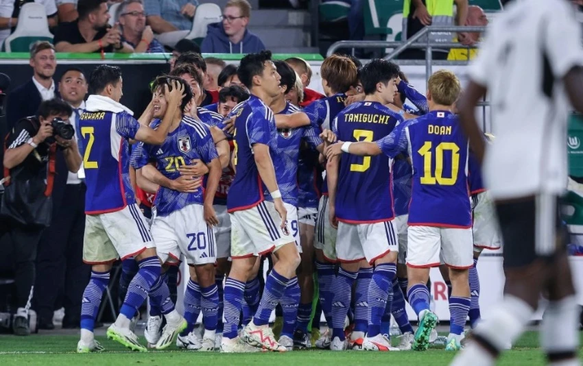 nhat-ban-han-quoc-qua-manh-va-sac-mau-dong-nam-a-o-asian-cup (1).jpg