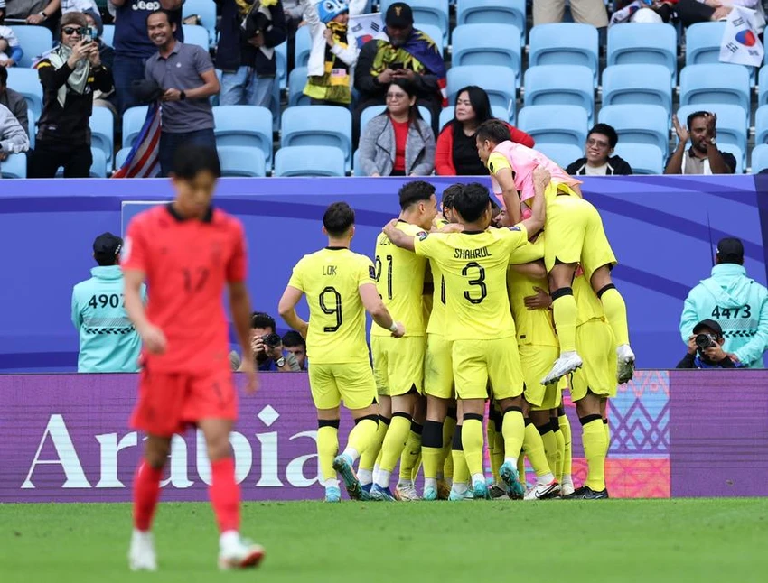 son-heung-min-lan-dau-tien-noi-ve-nghi-ngo-han-quoc-dien-tro-o-tran-hoa-malaysia-3-3 (2).jpg