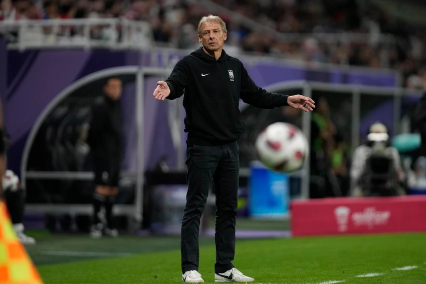 hlv-klinsmann-bi-sa-thai-do-yeu-kem-hay-vi-cac-ngoi-sao-han-quoc-danh-nhau (4).jpg