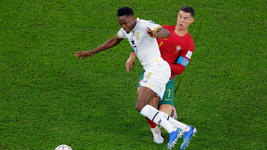 ronaldo-nhu-mot-cau-thu-nghiep-du (1).jpg