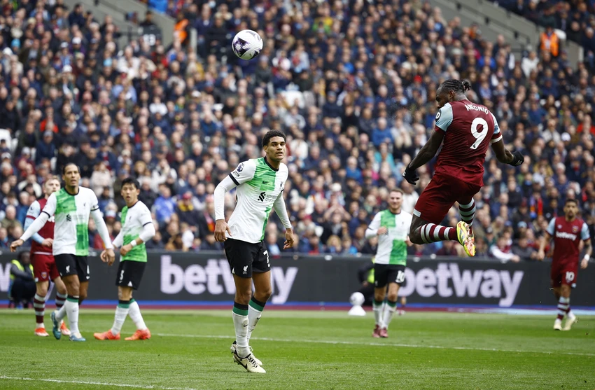 salah-noi-loan-hlv-klopp-bat-luc (1).jpg