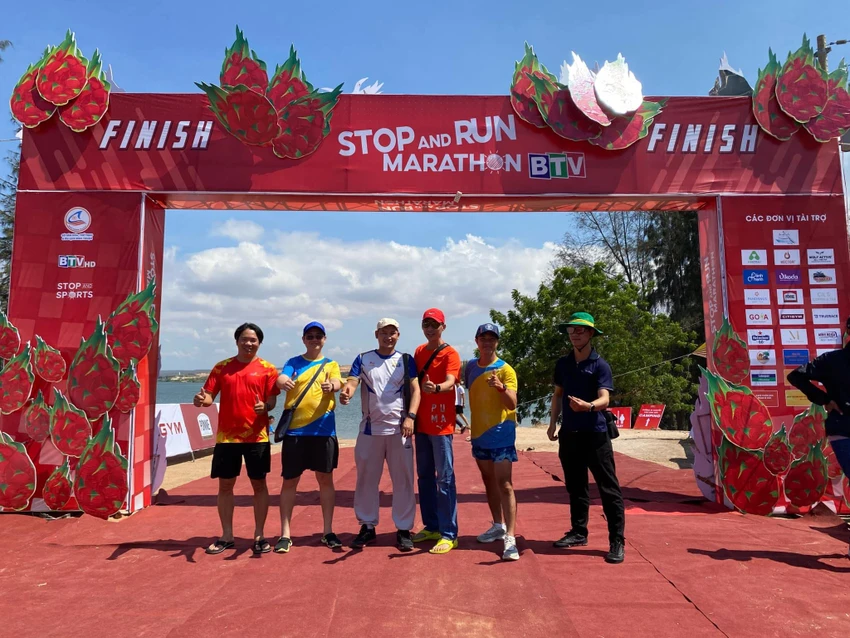 dac-san-vung-bien-tai-giai-chay-stop-and-run-marathon-binh-thuan (3).jpg