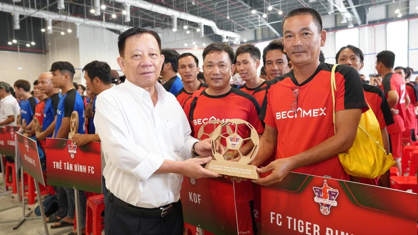 dau-truong-phui-lon-nhat-viet-nam-pha-ky-luc-cua-chinh-minh (1).jpg