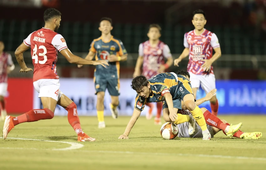 bi-phat-20-trieu-dong-hlv-vu-tien-thanh-toi-noi-su-that-khong-boi-nho-vff-vpf (3).jpg