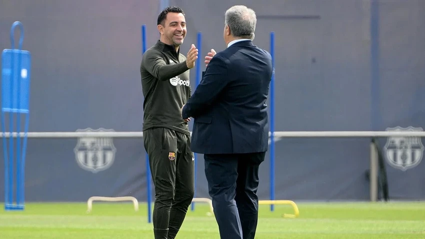 HLV Xavi Hernandez ngậm ngùi