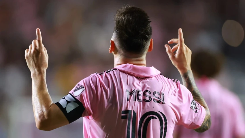 messi-giai-nghe-trong-mau-ao-inter-miami (4).jpg