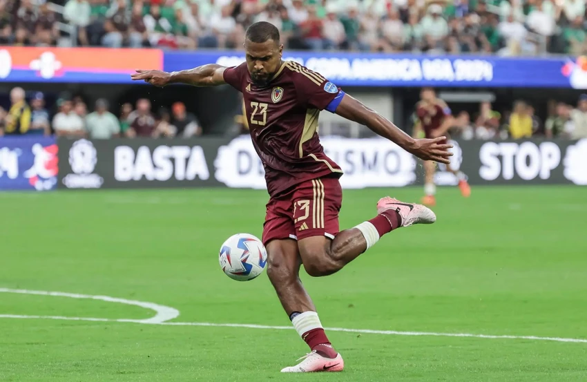 doi-tuyen-venezuela-tiep-tuc-gay-chan-dong-o-tu-ket-copa-america (4).jpg
