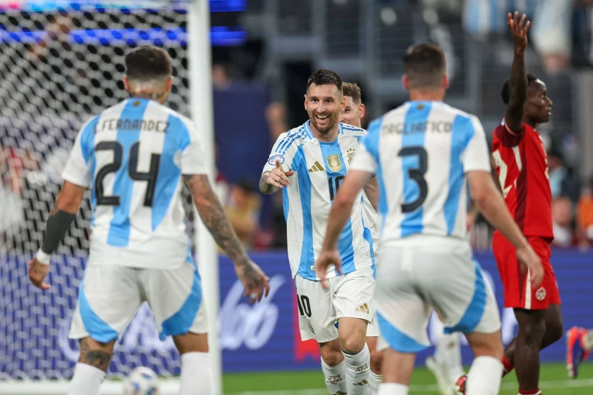 bellingham-rao-riet-chay-dua-gianh-qua-bong-vang-voi-messi (1).jpeg