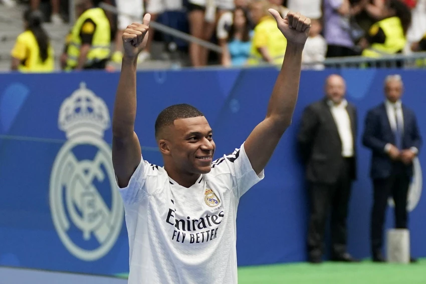 mbappe-ronaldo-van-la-huyen-thoai-cua-real-madrid (1).jpg