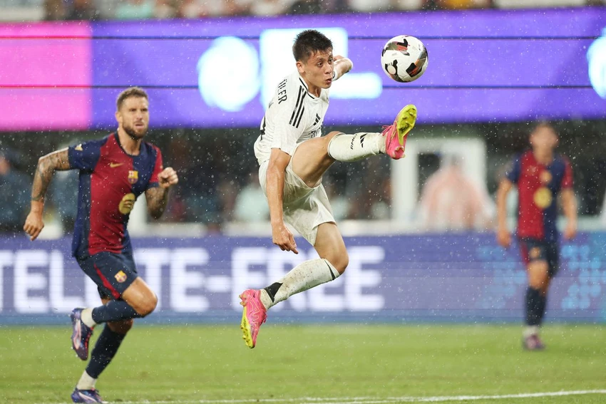 hlv-ancelotti-phan-tran-ve-phong-do-cua-real-sau-tran-thua-sieu-kinh-dien (1).jpg