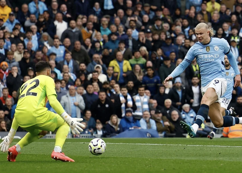 hlv-pep-guardiola-yeu-cau-lam-ro-nghe-thuat-den-toi-cua-man-city (1).png
