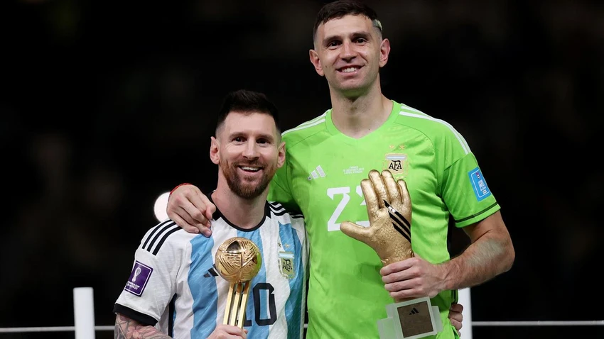 dong-doi-cua-messi-xin-loi-muon-mang-sau-lenh-trung-phat-cua-fifa (2).jpg