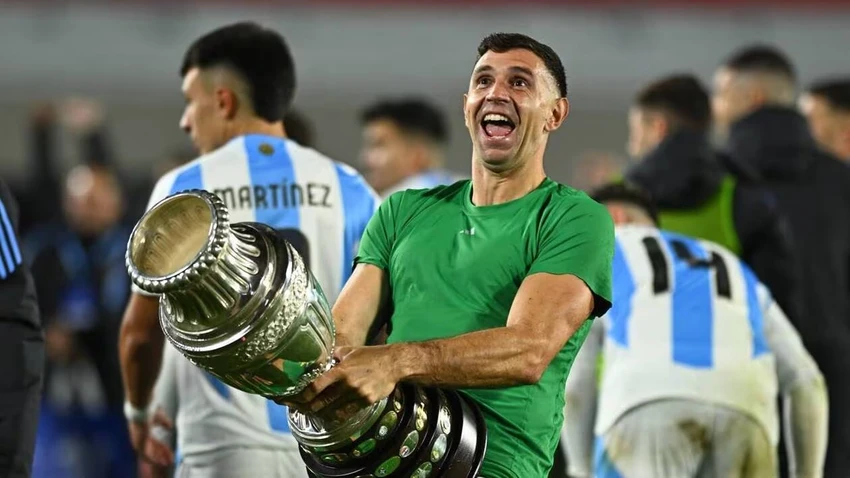 Đồng đội của Messi