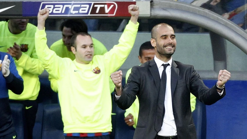 messi-than-phuc-doi-chan-ma-thuat-cua-tien-ve-iniesta (2).jpg