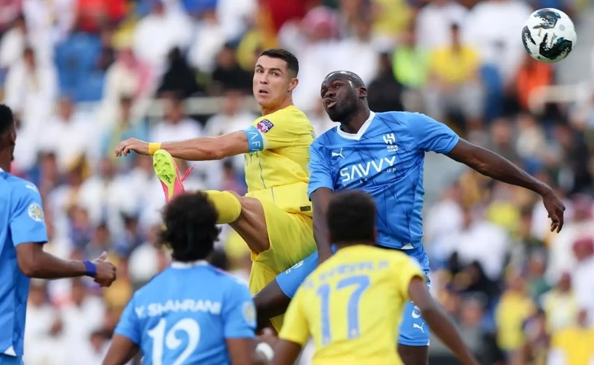 koulibaly-hanh-phuc-khi-tra-thu-sieu-sao-ronaldo (3).jpg