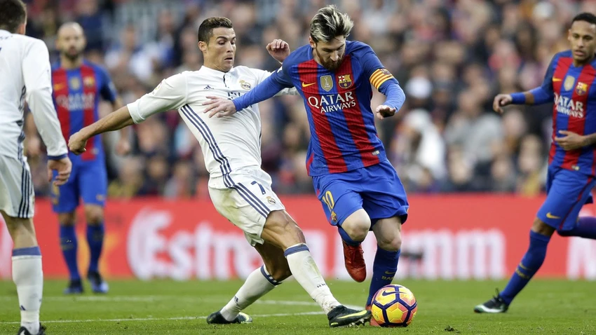 su-khac-biet-giua-sieu-sao-messi-va-ronaldo (2).jpg