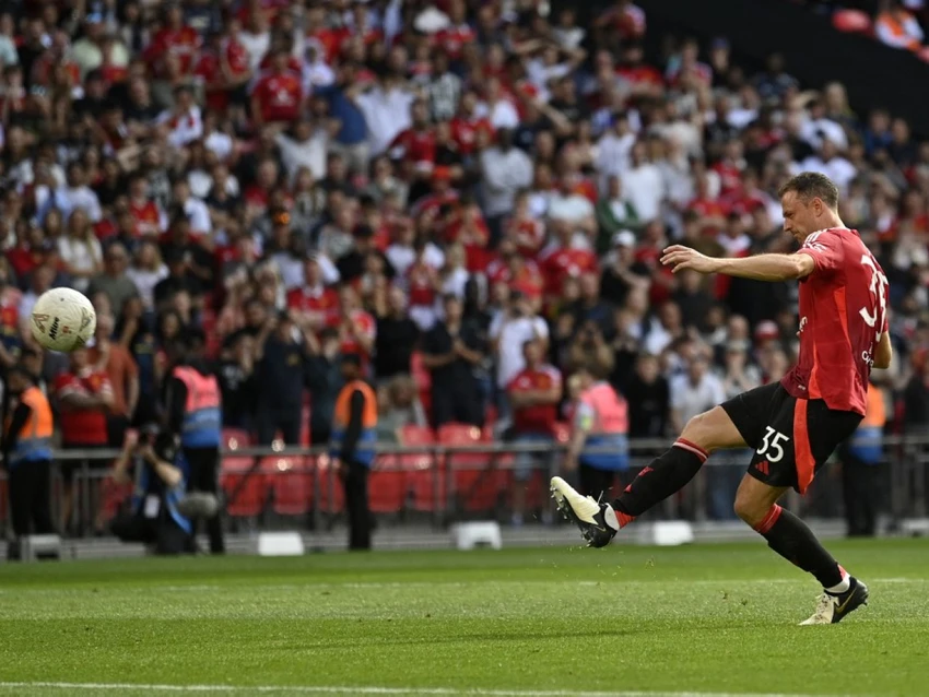 hlv-ten-hag-chi-ra-yeu-huyet-cua-mu-nhung-se-thang-brentford (1).jpg