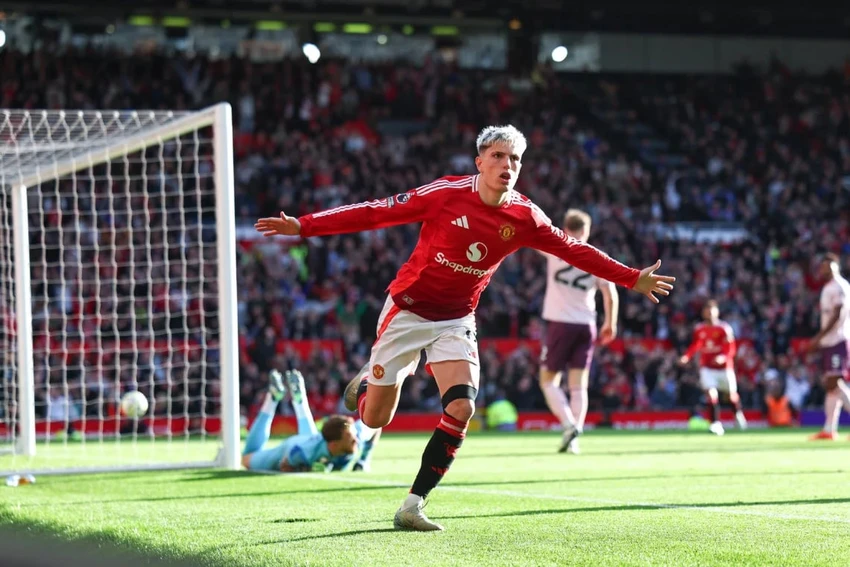 cầu thủ Man United tức giận