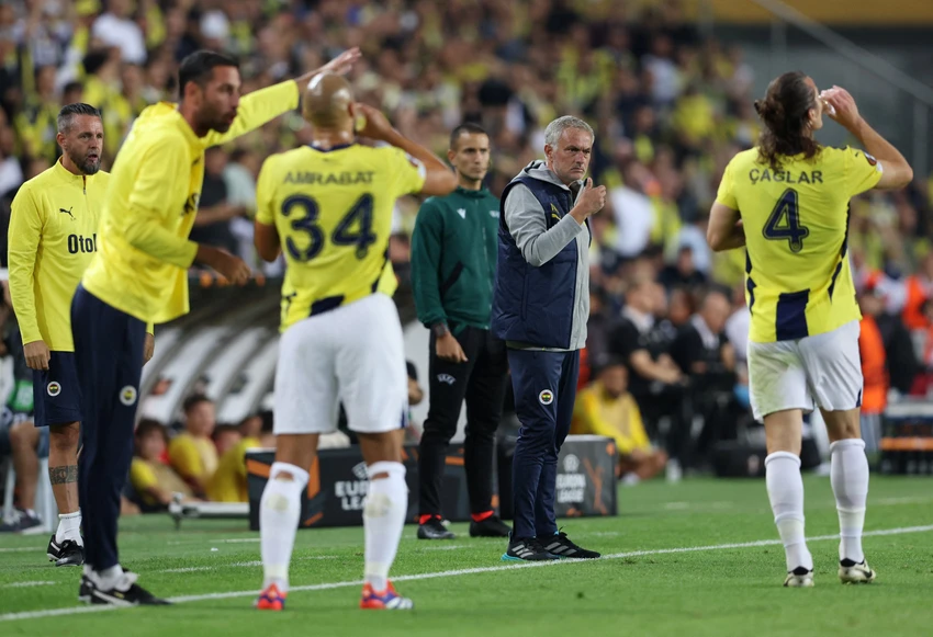 doi-hinh-manh-nhat-cua-mourinho-cham-tran-doi-bong-cu-man-united (4).jpg