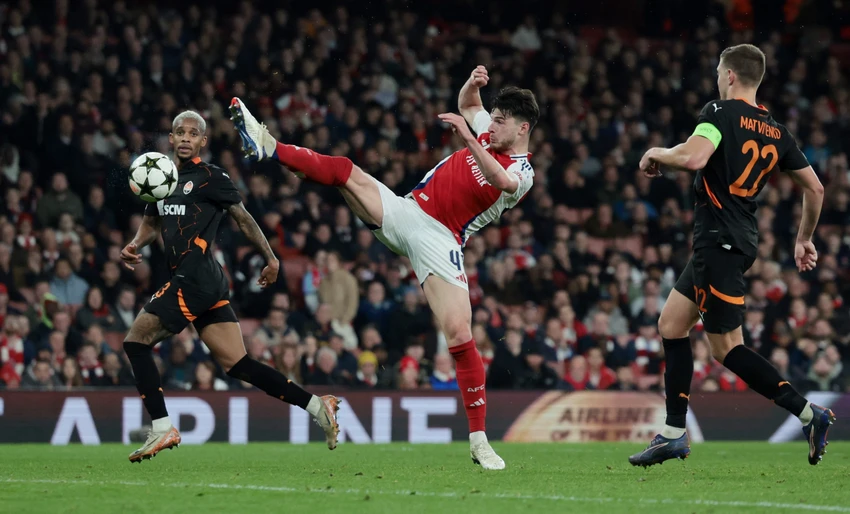 chu-nha-arsenal-run-ray-don-liverpool (3).jpg