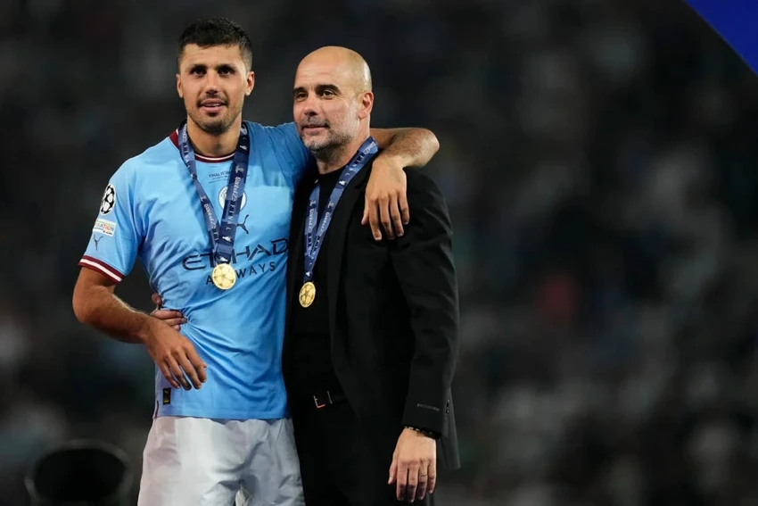 hlv-pep-guardiola-tai-khang-dinh-messi-hay-hon-ronaldo (1).jpg