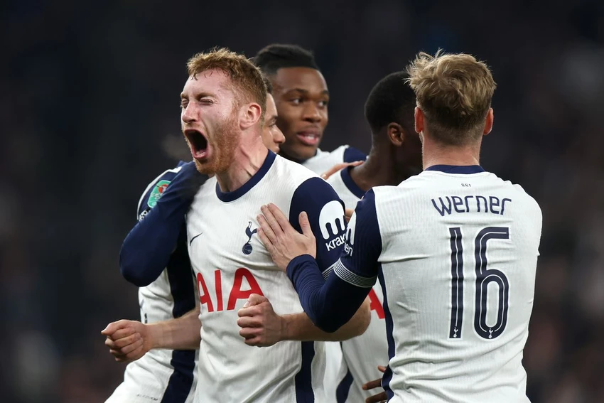 tottenham-va-aston-villa-de-hoa-trong-con-mua-gon (2).jpg