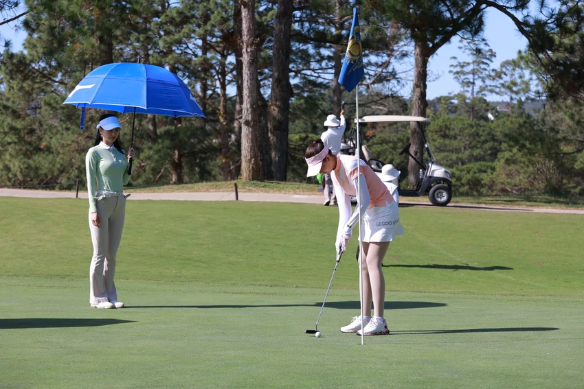 a-hau-hoan-vu-hoang-nhung-va-man-khoi-dong-le-hoi-golf-viet-nam-nha-trang-2024 (5).JPG