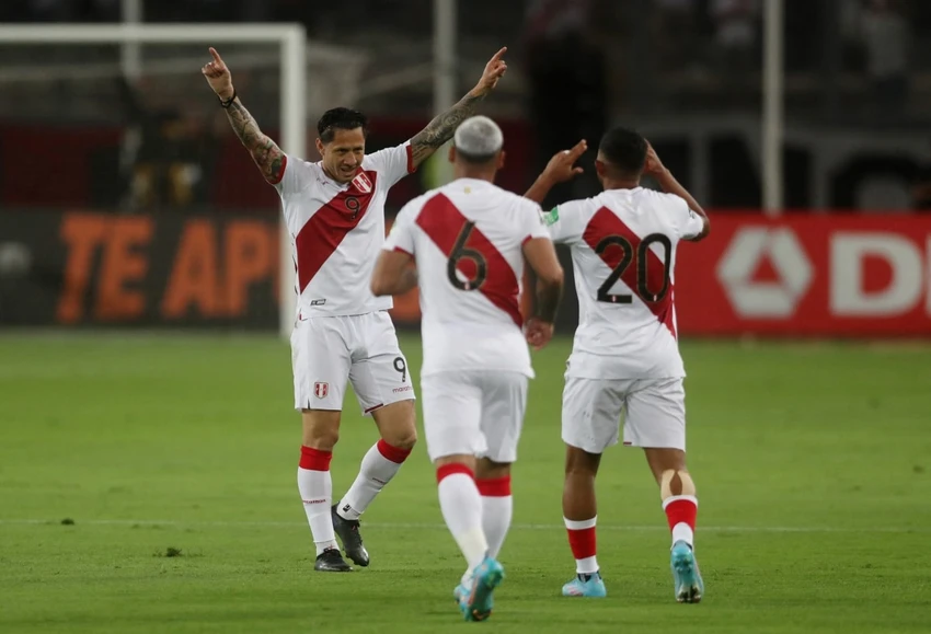 messi-va-doi-tuyen-argentina-trung-phat-peru (4).jpg