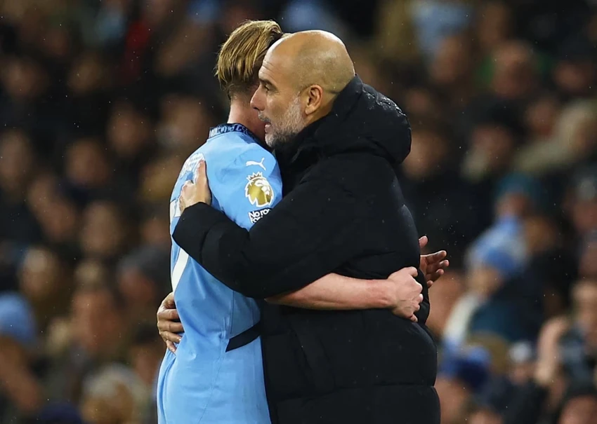 nha-duong-kim-vo-dich-man-city-noi-dai-niem-vui-o-selhurst-park (5).jpg