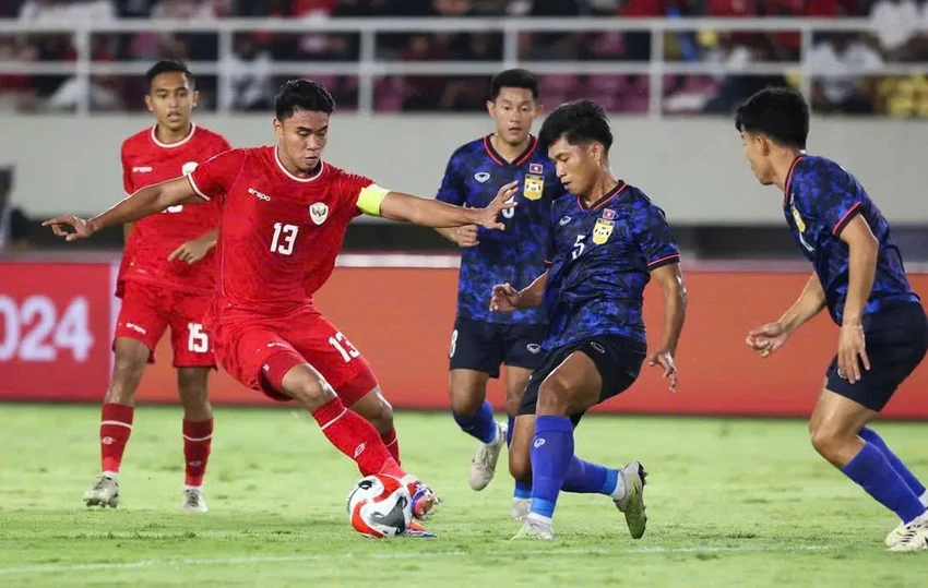 doi-tuyen-indonesia-nang-ganh-ap-luc-o-chuyen-lam-khach-viet-nam (2).jpg